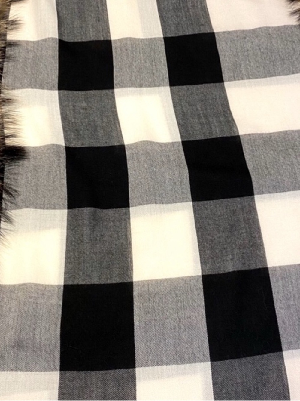 BURBERRY CASHMERE/ WOOL RACCOON FUR STOLE. - Picture 6 of 10